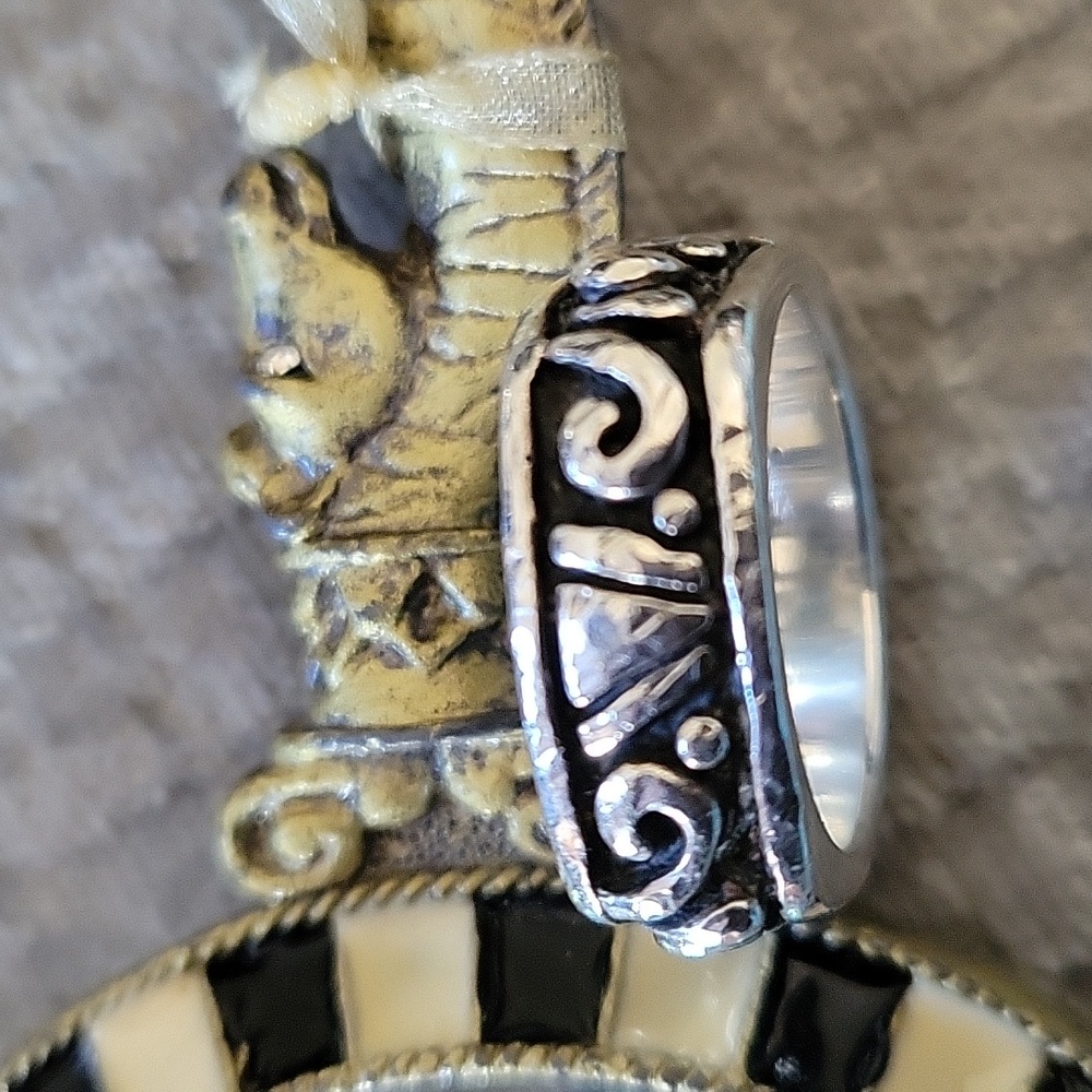 R0835 Vintage Silpada .925 Sterling Silver Square Scroll Filigree Ring Size 9